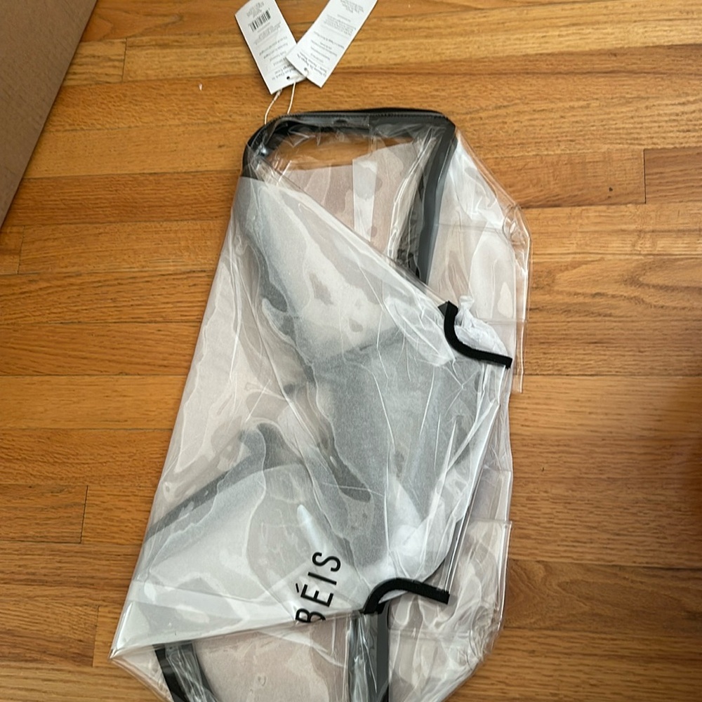 NWT Beis 26” medium check in clear cover
